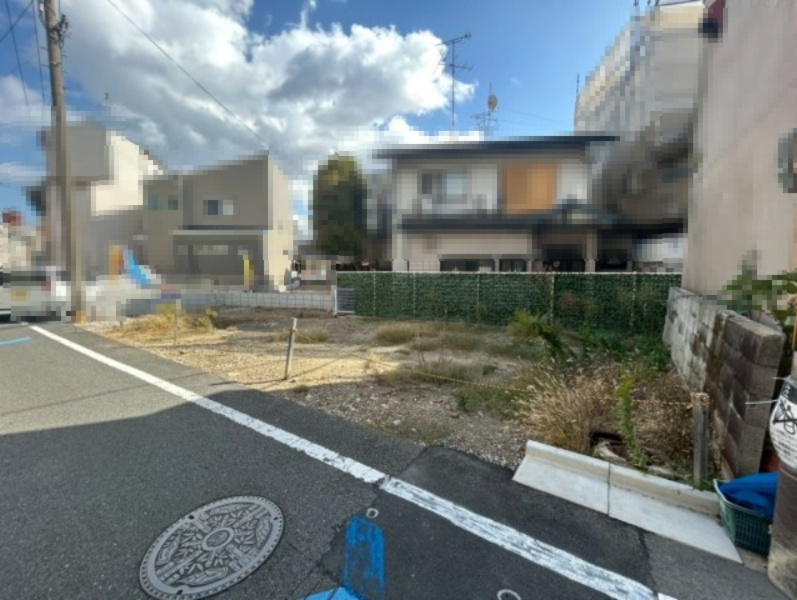 長岡京市滝ノ町1丁目　の外観|敷地内に電柱があります。