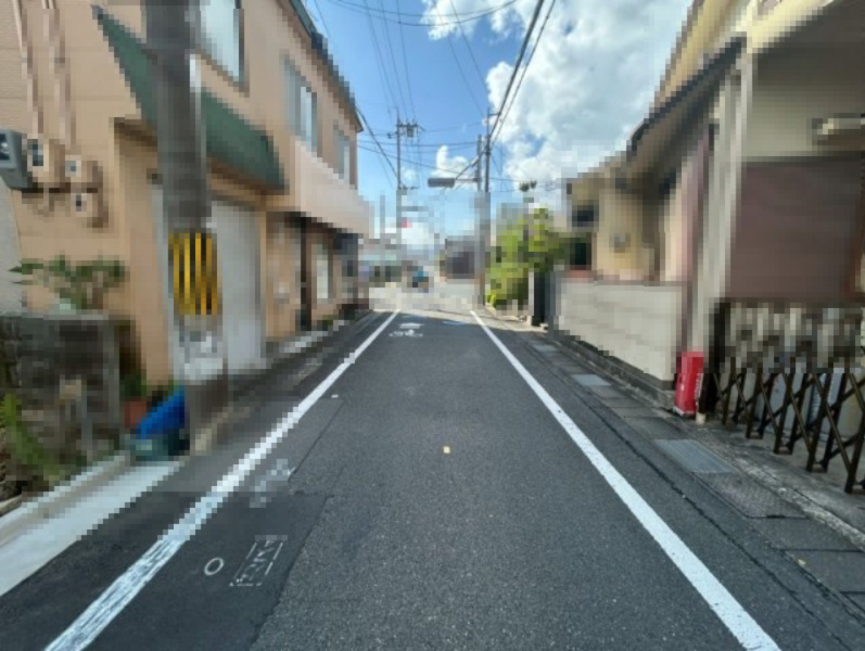 長岡京市滝ノ町1丁目　の前面道路含む現地写真|周辺環境充実の好立地。