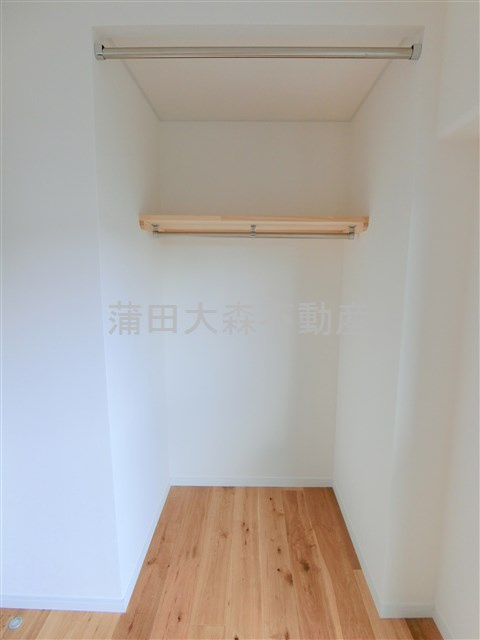 レジデンス多摩川西六郷の収納|洋室4.8帖の収納　クローゼット