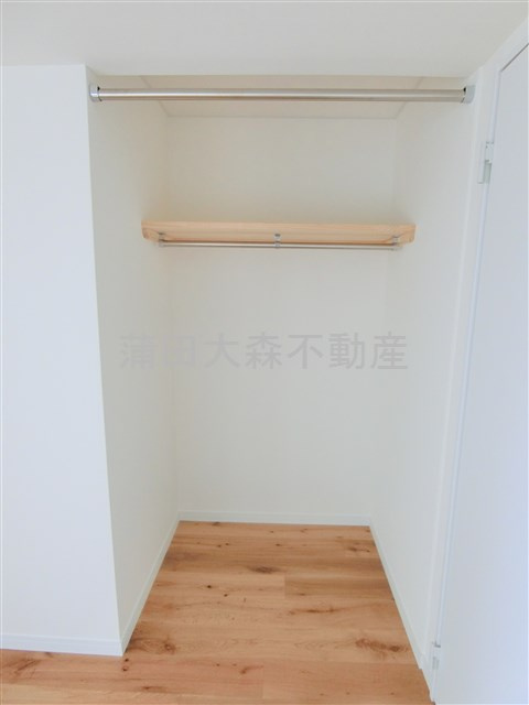 レジデンス多摩川西六郷の設備|玄関側洋室収納クローゼット