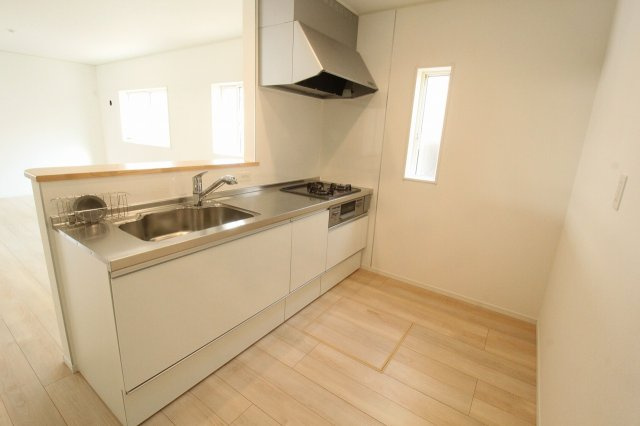 クレイドルガーデン高知市百石町　第一①号棟の前面道路含む現地写真