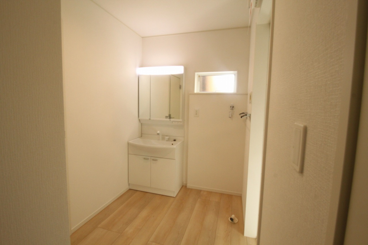 クレイドルガーデン高知市百石町　第一①号棟の前面道路含む現地写真