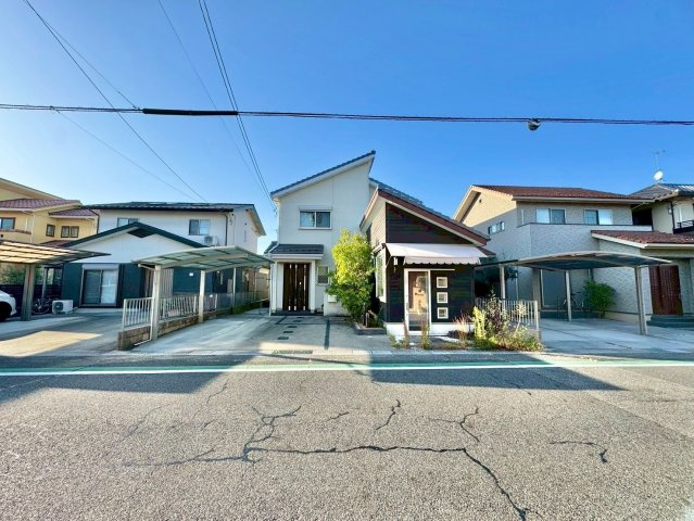 野洲市西河原　中古戸建ての外観