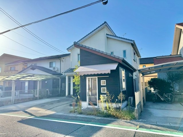 野洲市西河原　中古戸建ての外観