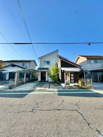 野洲市西河原　中古戸建ての外観