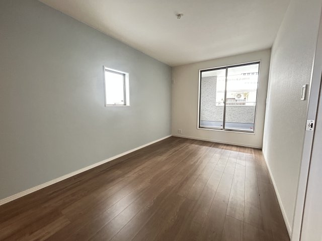 LG八重瀬町具志頭〈4号棟〉の洋室