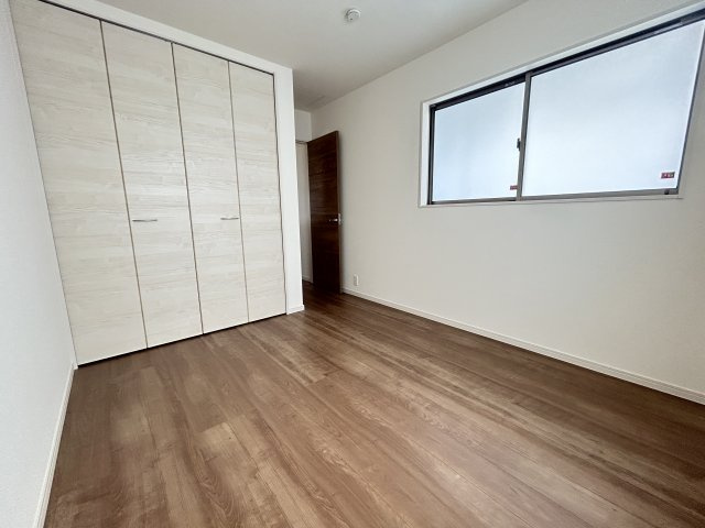 LG八重瀬町具志頭〈4号棟〉の洋室