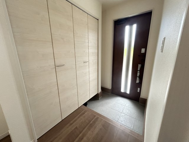 LG八重瀬町具志頭〈4号棟〉の玄関