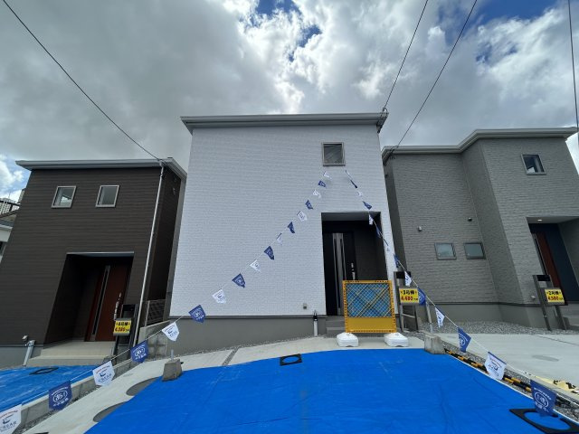 LG八重瀬町具志頭〈4号棟〉の外観