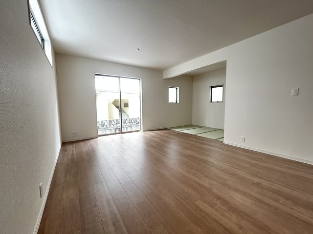 LG八重瀬町具志頭〈4号棟〉の居間・リビング