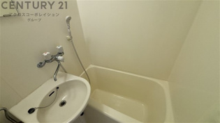 シンプルで機能的なユニットバスです♪