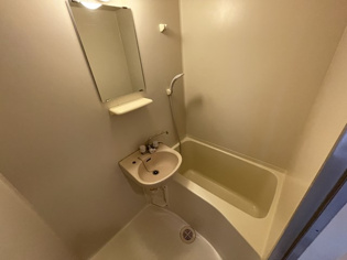 シンプルで機能的なユニットバス☆