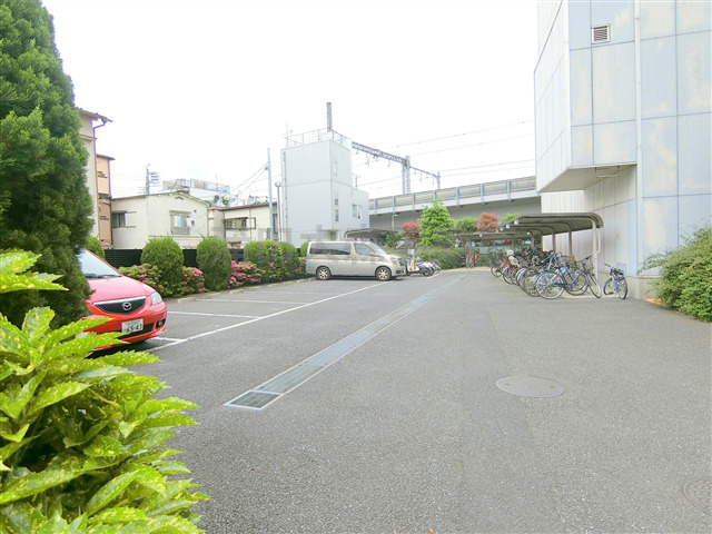 レジデンス多摩川西六郷の駐車場