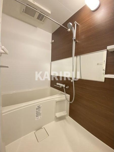 スプランディッド新大阪EASTの浴室|落ち着いた空間のお風呂です