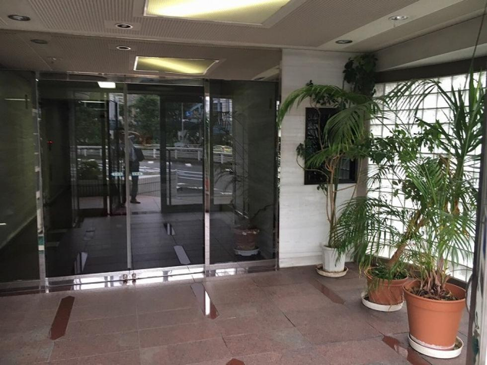 第一東商ビルのエントランス