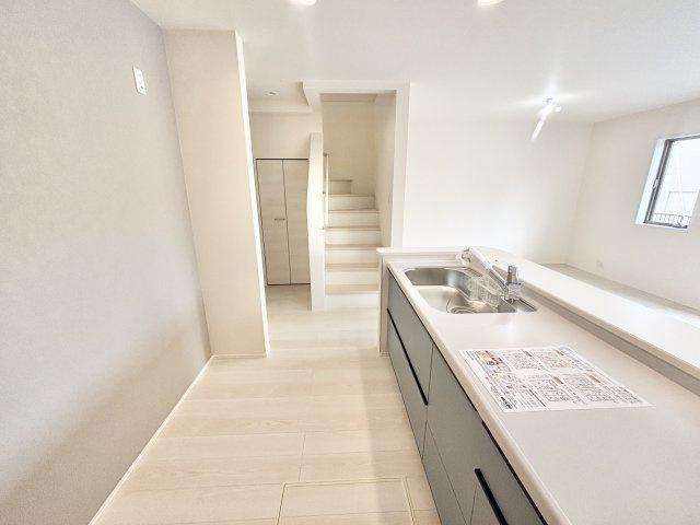 【仲介手数料無料／津島市】津島市宮川町2丁目　リーブルガーデン　新築戸建　3号棟のキッチン