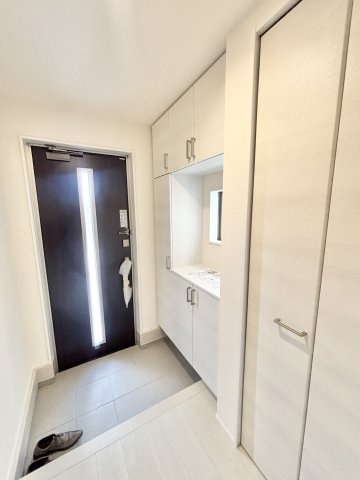 【仲介手数料無料／津島市】津島市宮川町2丁目　リーブルガーデン　新築戸建　3号棟の玄関
