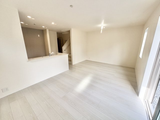 【仲介手数料無料／津島市】津島市宮川町2丁目　リーブルガーデン　新築戸建　3号棟の居間・リビング