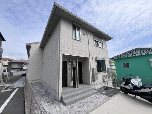 クローバー富士5号館の外観