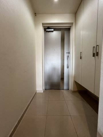 サーパス熊谷駅前の玄関