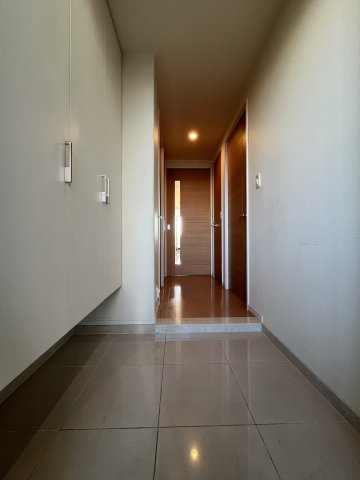 サーパス熊谷駅前の玄関