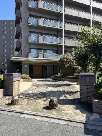 サーパス熊谷駅前のエントランス