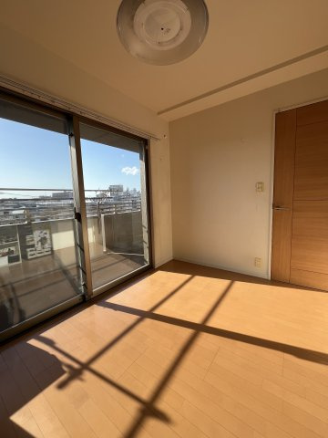 サーパス熊谷駅前の洋室