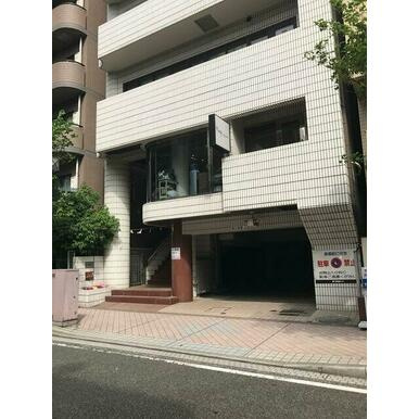 第一東商ビルのエントランス