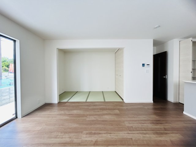 LG八重瀬町具志頭〈8号棟〉の居間・リビング