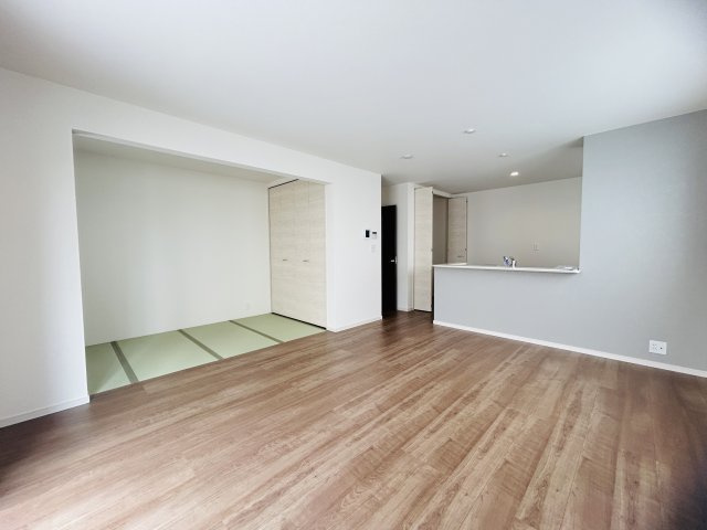 LG八重瀬町具志頭〈8号棟〉の居間・リビング