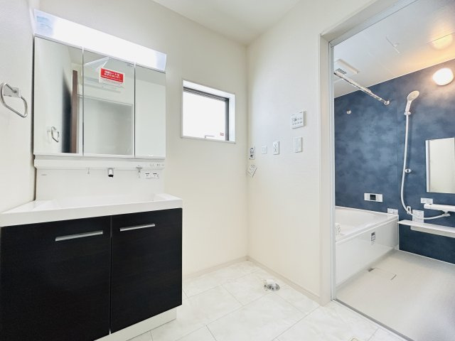 LG八重瀬町具志頭〈8号棟〉の独立洗面台