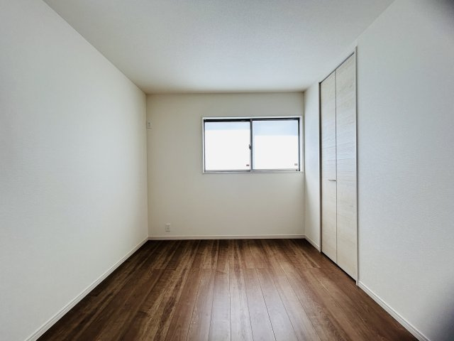 LG八重瀬町具志頭〈8号棟〉の洋室