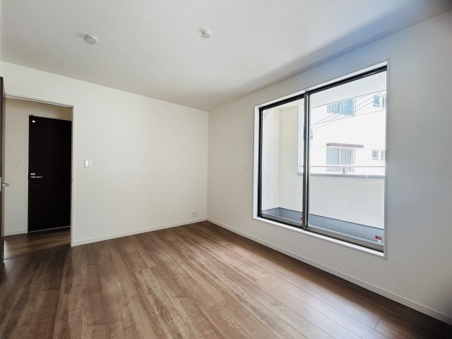 LG八重瀬町具志頭〈8号棟〉の洋室