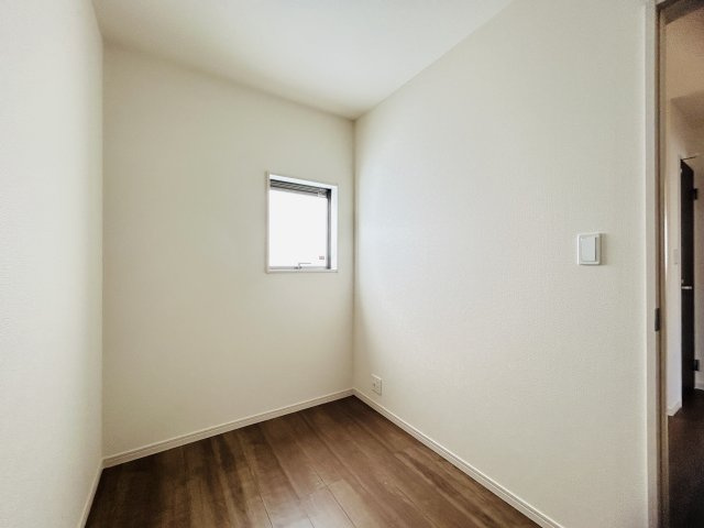 LG八重瀬町具志頭〈8号棟〉の洋室