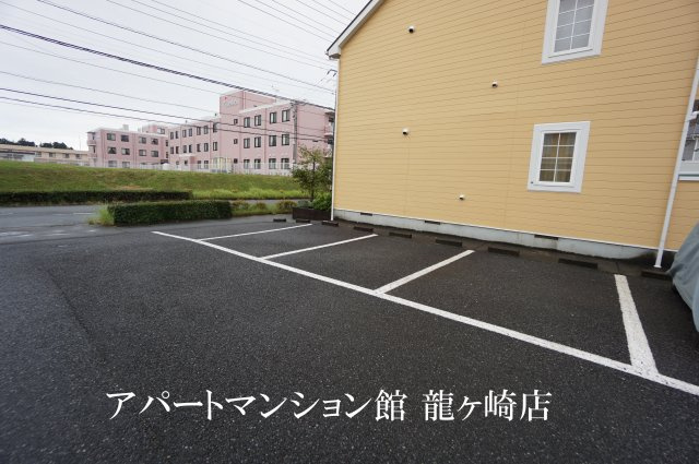 ベルデュール白羽Cの駐車場