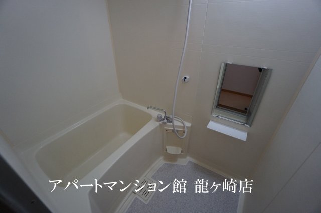 ベルデュール白羽Cの浴室