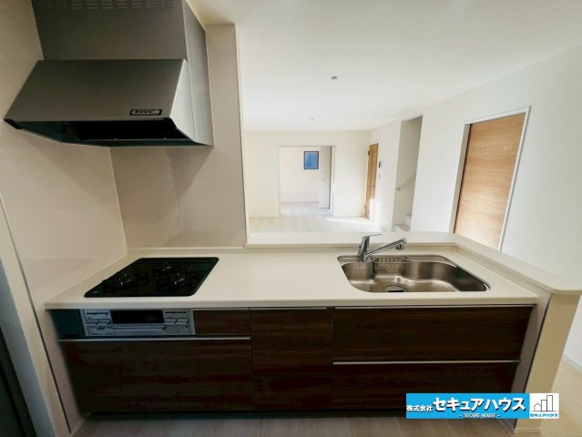 【今から見学可能です！！】豊明市栄町大根　全2棟のキッチン|【キッチン】
◆同時にたくさんの料理が調理できる。「焼く・蒸す・煮る」の工程を同時進行で進めることができるので、料理を素早く作ることができます。育児でバタバタ忙しいママに嬉しい♪