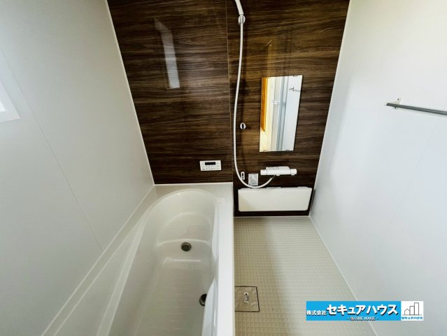 【同施工物件ご案内可能】豊明市栄町大根　全2棟の内観：施工例|【洋室イメージ】
◆広々とした居住空間は日々の暮らしを彩り、心のやすらぎと満足感を与えてくれます。通風と採光を考慮した設計は子供たちはのびのび育ち、家族でくつろぎと団らんを生み出します。