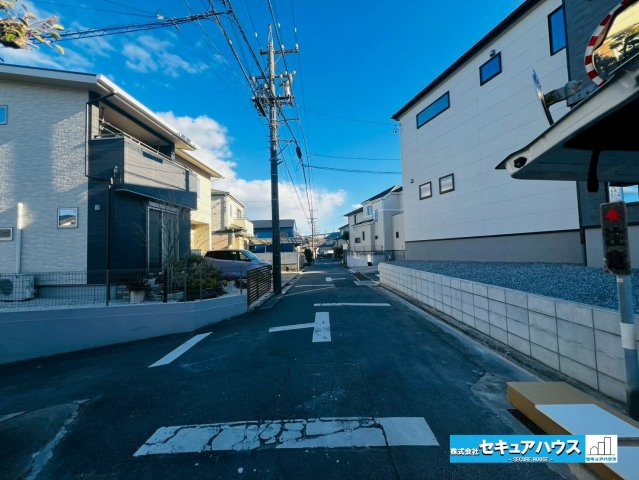 【同施工物件ご案内可能】豊明市栄町大根　全2棟の前面道路含む現地写真|事前予約にて現地ご見学いただけます！お気軽にお問い合わせください♪
■株式会社　セキュアハウス■
住宅ローンに強く、知識、経験豊富なスタッフ在籍
お客様に寄り添い、ご成約後もサポート致します。