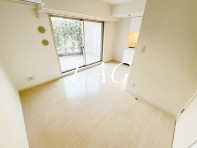 【居間・リビング】 | ブライズ中野中央 | 洋室のお部屋です。