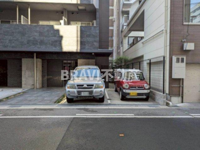 ファーストステージ江戸堀パークサイドの駐車場