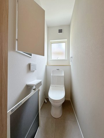 安佐南区高取南1丁目 No.1のトイレ|(類似仕様物件)1階ウォシュレット付きフチ無しトイレ☆