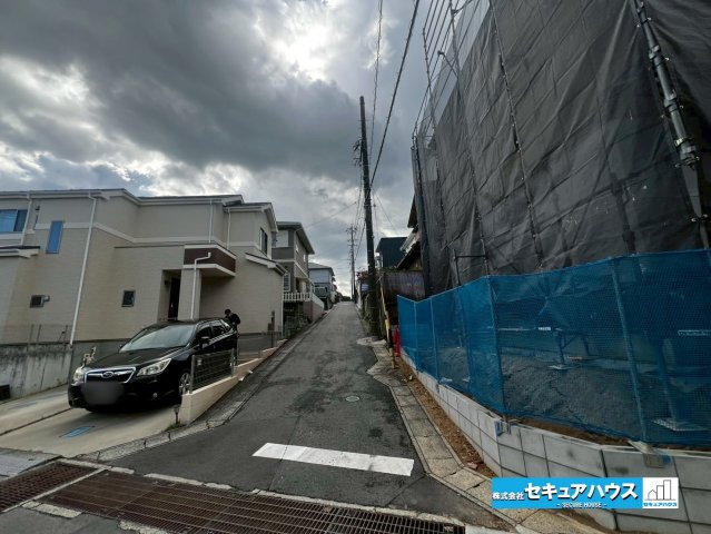 【同施工物件ご案内可能】豊明市栄町大根　全2棟の前面道路含む現地写真|事前予約にて現地ご見学いただけます！お気軽にお問い合わせください♪
■株式会社　セキュアハウス■
住宅ローンに強く、知識、経験豊富なスタッフ在籍
お客様に寄り添い、ご成約後もサポート致します。