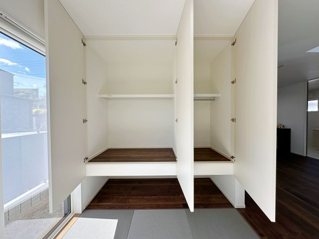 廿日市市阿品4丁目 No.5の収納|畳コーナー収納☆
お子様のおもちゃやゲスト用の布団などを収納できます♪
