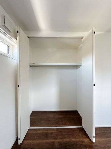 廿日市市阿品4丁目 No.5の収納|全居室収納☆
6.2帖洋室のクローゼットです♪