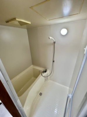 【浴室】 | メガログリース | 清潔感のある浴室です