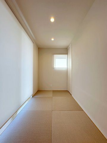 廿日市市阿品4丁目 No.4の内装|3帖の畳コーナー☆
お子様の遊び場やゲストルームなどにぴったりです♪