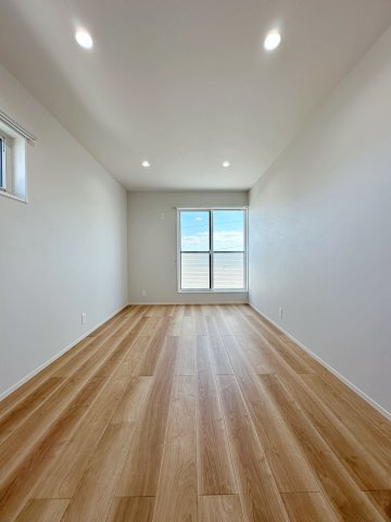 廿日市市阿品4丁目 No.4の寝室|7.5帖の広々とした主寝室☆
寝室用ベッドプレゼント可能です♪