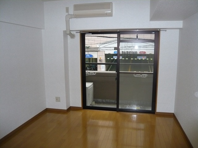 新品家具付きマンション港23(KaGood福岡)の居間・リビング