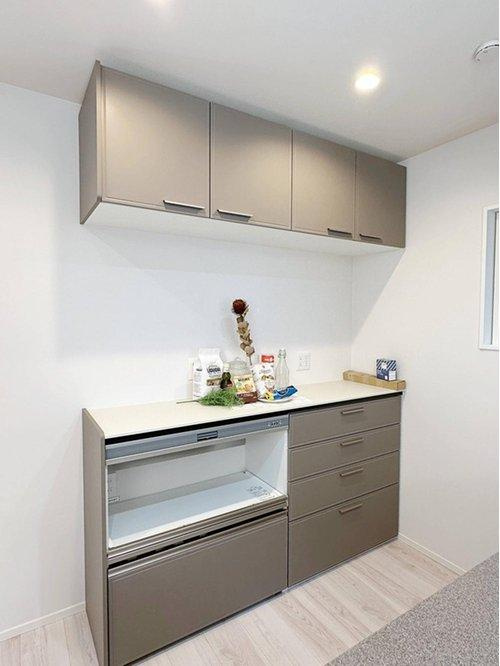 廿日市市阿品台2丁目 No.1の収納|カップボード☆
大型のカップボードは収納力もあり便利です。また、備え付けの為、耐震性が高く地震の際にも倒れてくる心配はありません♪